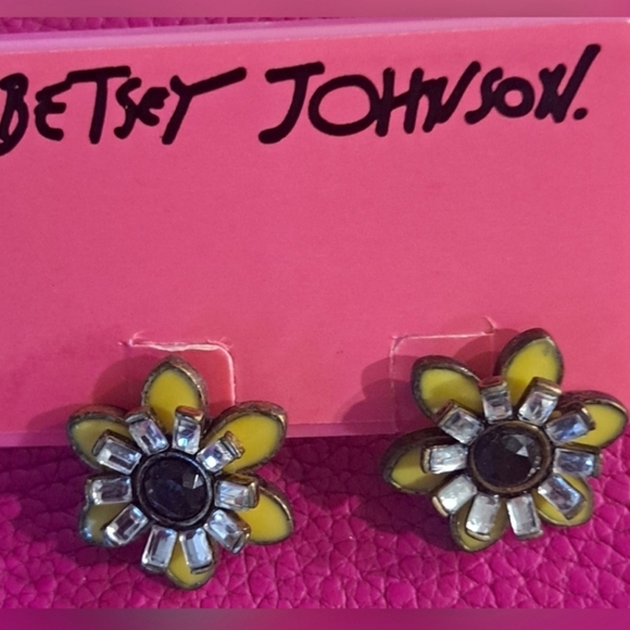 NWT Betsey Johnson Vintage Critters Collection Yellow and Black Flower Earrings - Picture 7 of 11